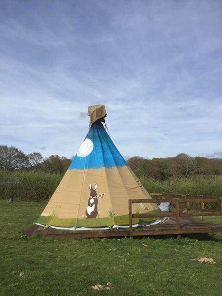 Big Sky Tipi Holidays Wartling Exteriör bild