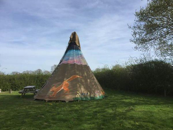 Big Sky Tipi Holidays Wartling Exteriör bild